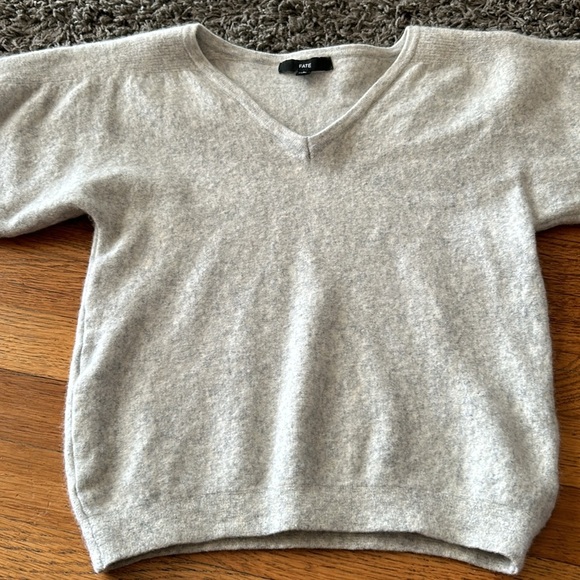 FATE Gray V Neck Wool Cashmere Blend Sweater Size Small - Picture 5 of 11